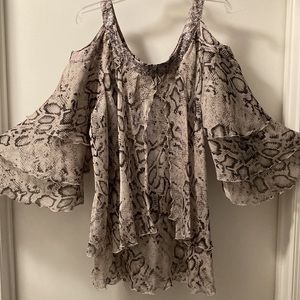 Hot in Hollywood off the shoulder blouse